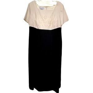 Maggy London Woman’s Petite Size 18P Beaded Dress